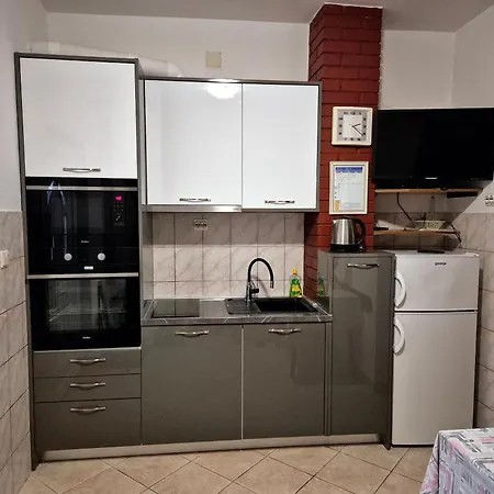 Slaven Apartment *